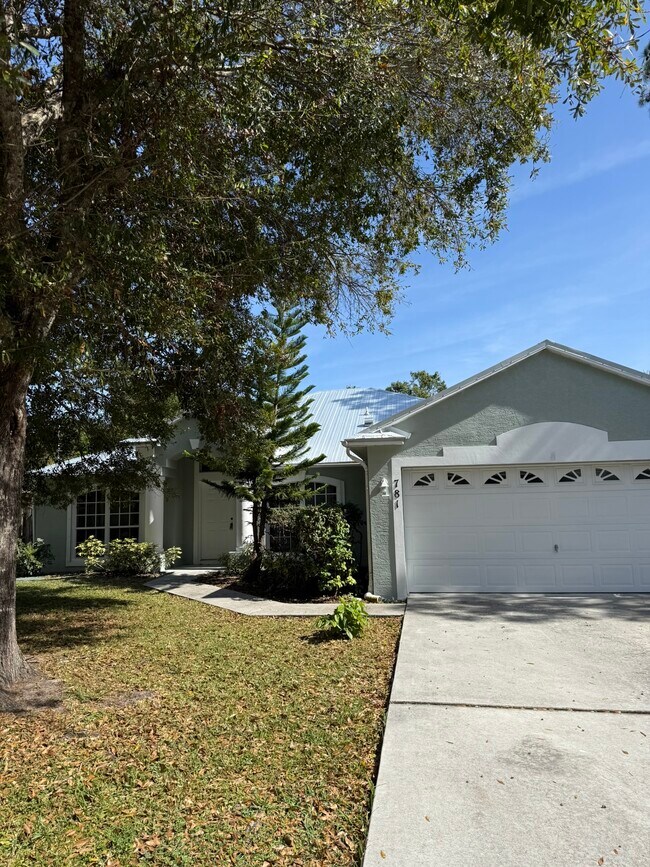 781 NW Grenada St, Port Saint Lucie, FL 34983