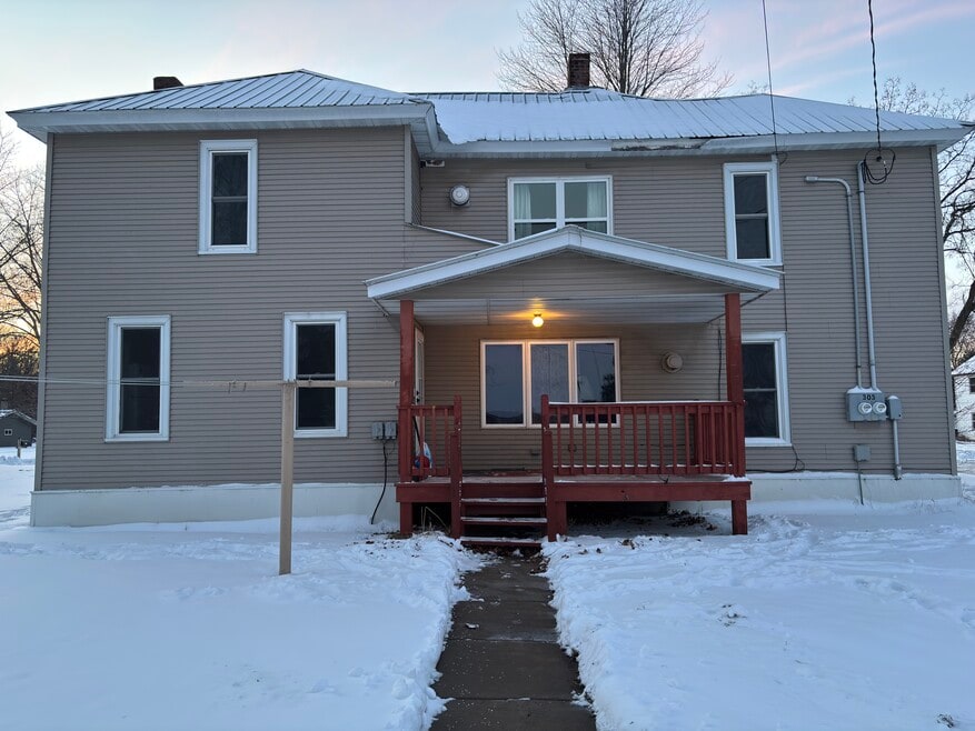 303 Cobban St unit Furnished lower 2 bd, Chippewa Falls, WI 54729 - photo 1