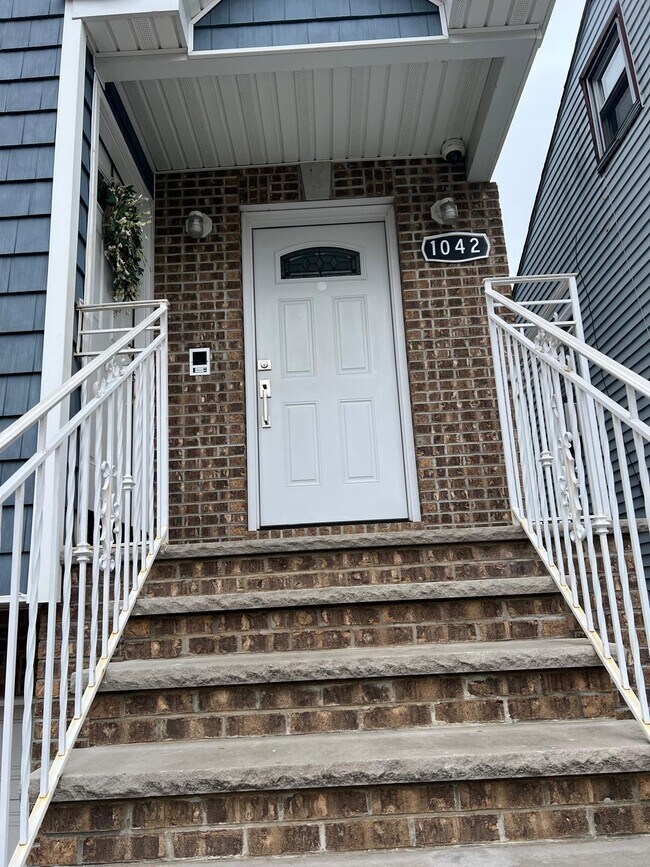 1042 Bond St Unit Ramon Paulino, Elizabeth, NJ 07201