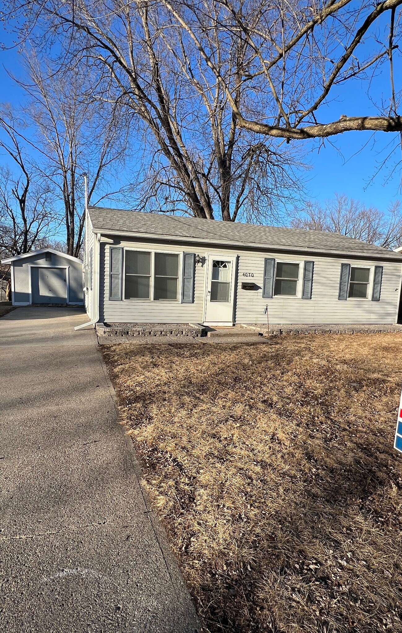 4030 E Seneca Ave, Des Moines, IA 50317 - photo 1