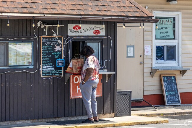 You can dine in or pick up at local Parkville favorite Pappas Restaurant and Sports Bar.