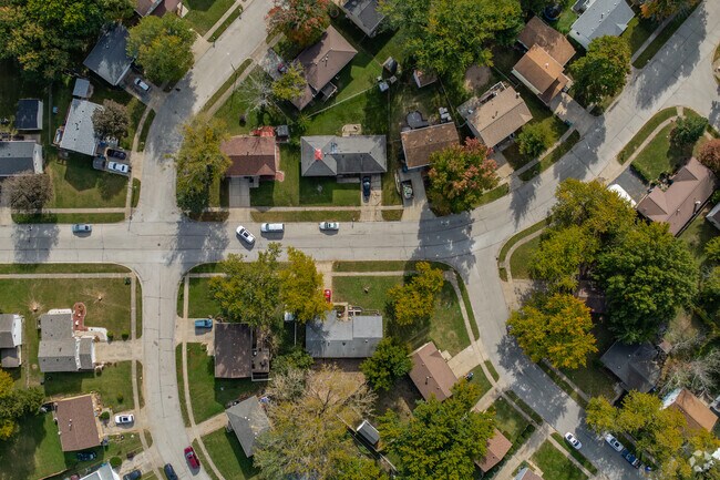 MANA’s suburban feel is enhanced by well maintained sidewalks great for biking and walking.