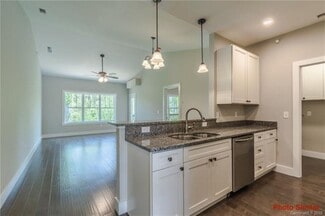 124 Foxden Dr Unit 202, Fletcher, NC 28732