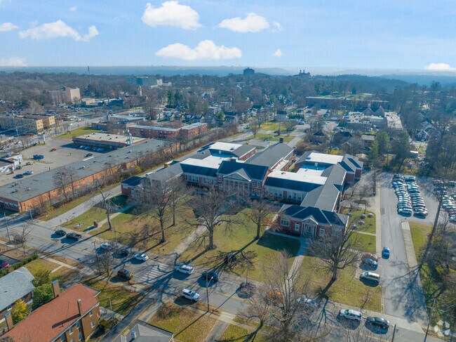 There are many students that are enrolled here at the College Hill Fundamental School.