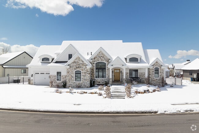 Homes in West Kaysville can be very spacious.