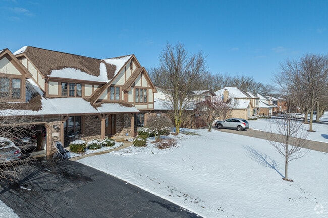 Homeowners in Burr Ridge East enjoy up to an acre of yard space.