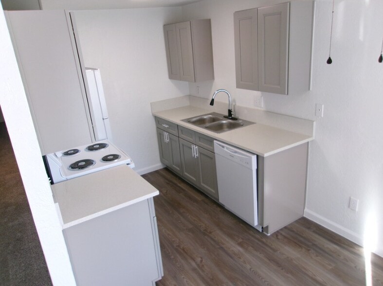 Royvonne Hills Apartments, Salem, OR 97302 - photo 1