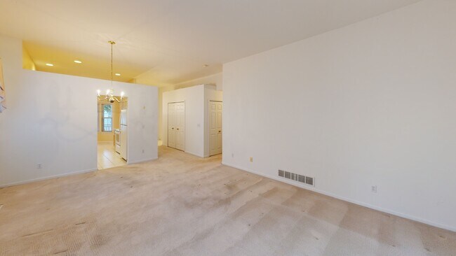 850 E Barrington Cir unit 18, Jackson, MI 49203 - photo 2