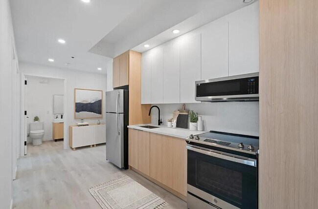 33-52-52 Crescent St unit 202, Queens, NY 11106 - photo 5