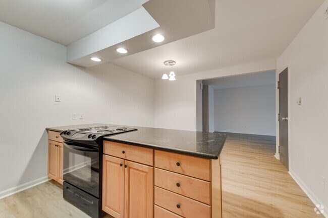 Kendall Off Main, Kalamazoo, MI 49006 - photo 2