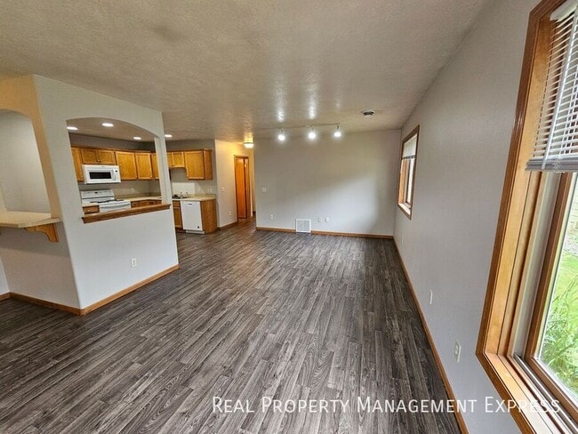 400 9th Ave N, Brandon, SD 57005 - photo 4