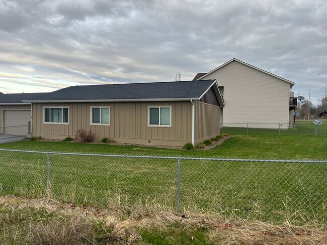 105 Kynzie Ln, Kalispell, MT 59901 - photo 2