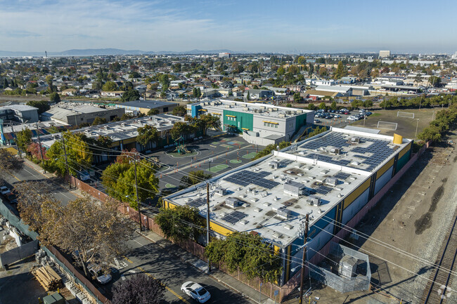 Lodestar is part of the Oakland Unified School District.