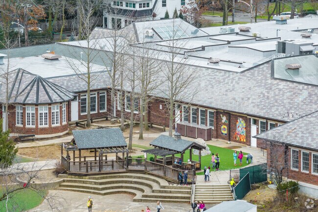 Hubbard Woods Elementary School is an excellent school with a Niche score of A.