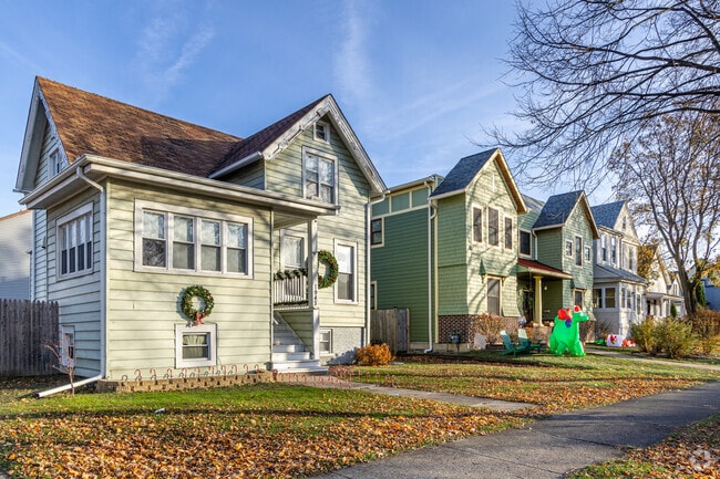 National homes in a variety of styles can be found throughout West Evanston.
