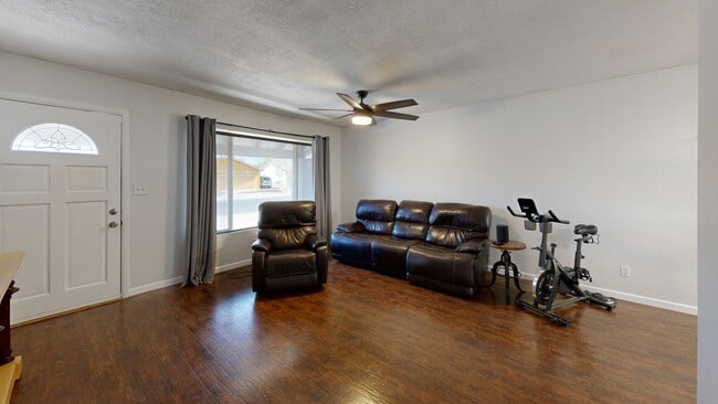 537 W Posada Ave, Mesa, AZ 85210 - photo 2