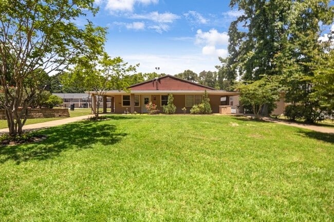 Welcome to Oxford Pointe Apartments – Comfortable Living with a Country Charm in Tyler, TX, Tyler, TX 75702 - photo 2