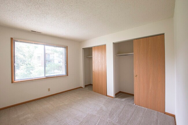 Stonegate Village by Royse + Brinkmeyer, Champaign, IL 61821 - photo 5