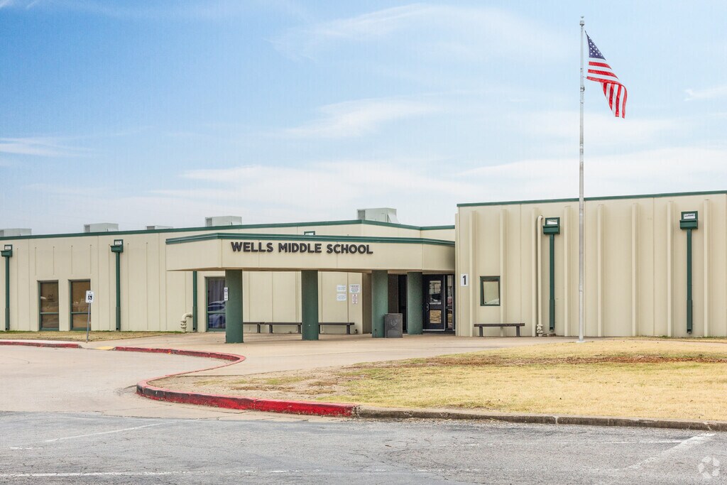 Wells Middle School is part of the Catoosa Public School system just East of the Tulsa metro.