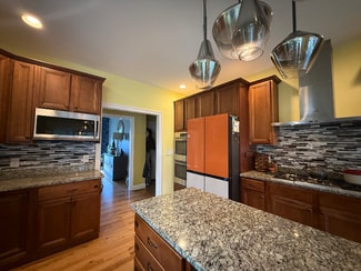 140 Boxwood Ln, Dover, NH 03820