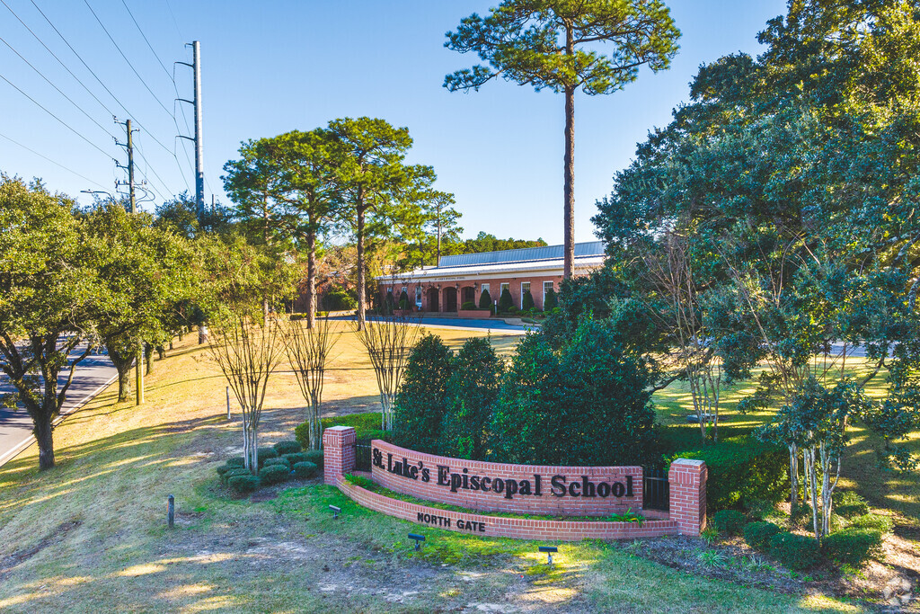 St Luke's Episcopal School-entrance sign
