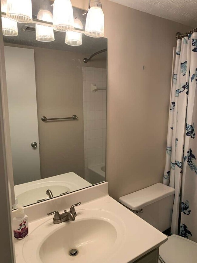 533 Aspen Glen Dr unit 311, Cincinnati, OH 45244 - photo 7