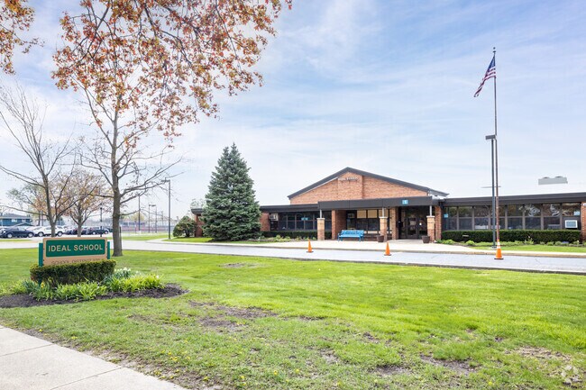 Ideal Elementary School welcomes Countryside kids to class.