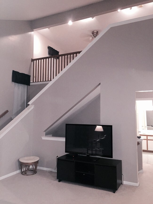 2016 Foxmeadow Dr, Royersford, PA 19468 - photo 5