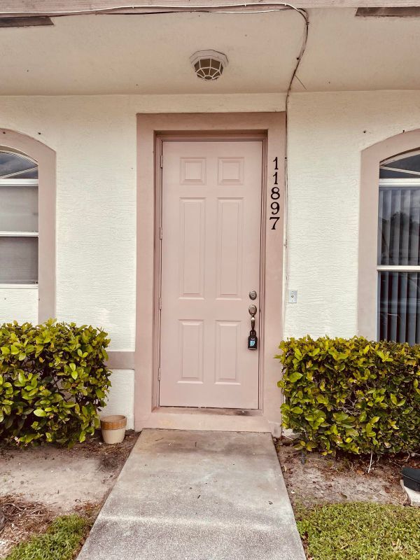 11897 Sturbridge Ln, Wellington, FL 33414