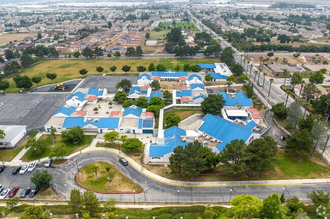 The pickup and drop-off area for students at Palm Elementary School can be seen.