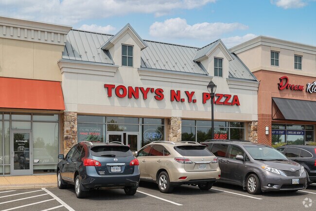Tony's New York Pizza near the Braemar neighborhood will not disappoint with their fresh pies.
