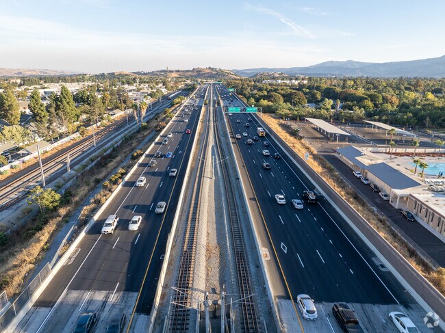 Highway 87 provides easy access through Tamien’s urban core.