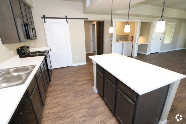 Pecos Vista, Carlsbad, NM 88220 - photo 6