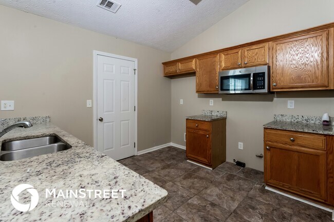 10576 Day Lily Dr, Hampton, GA 30228 - photo 6