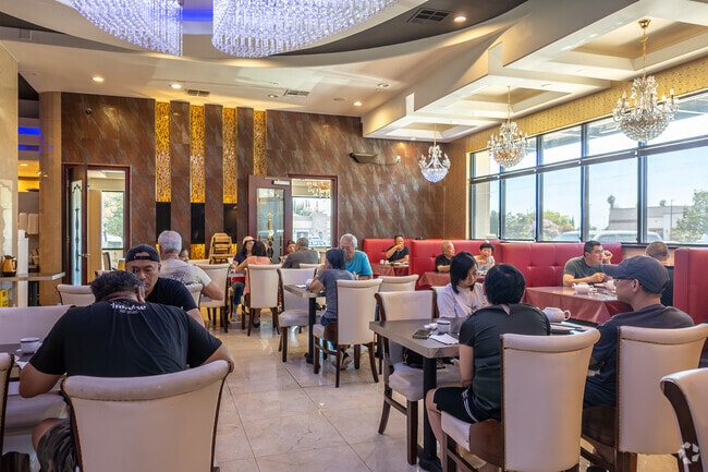 Ray's Duck House offers a delightful dining experience in a cozy setting.