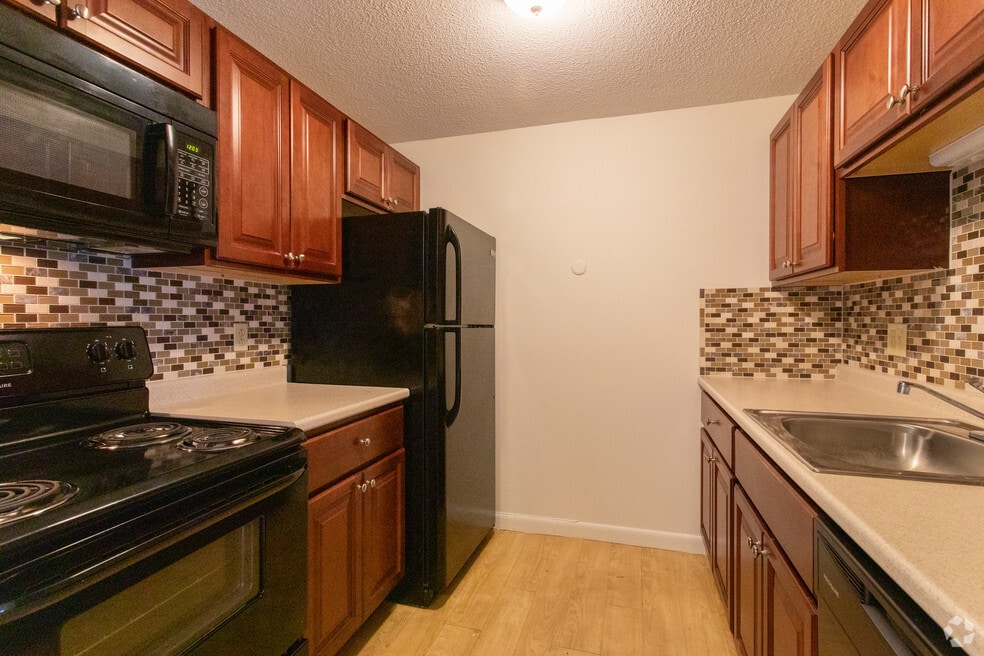 Residences at Riverside, Manchester, NH 03104 - photo 1