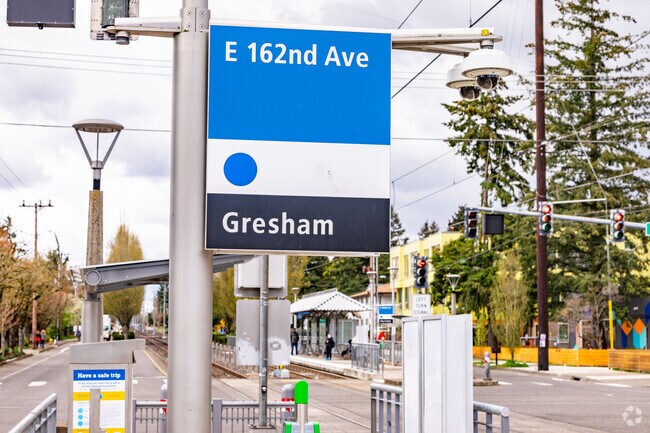 Trimet sign for the Blue Line to Gresham on 162nd and E. Burnside in Glenfair.