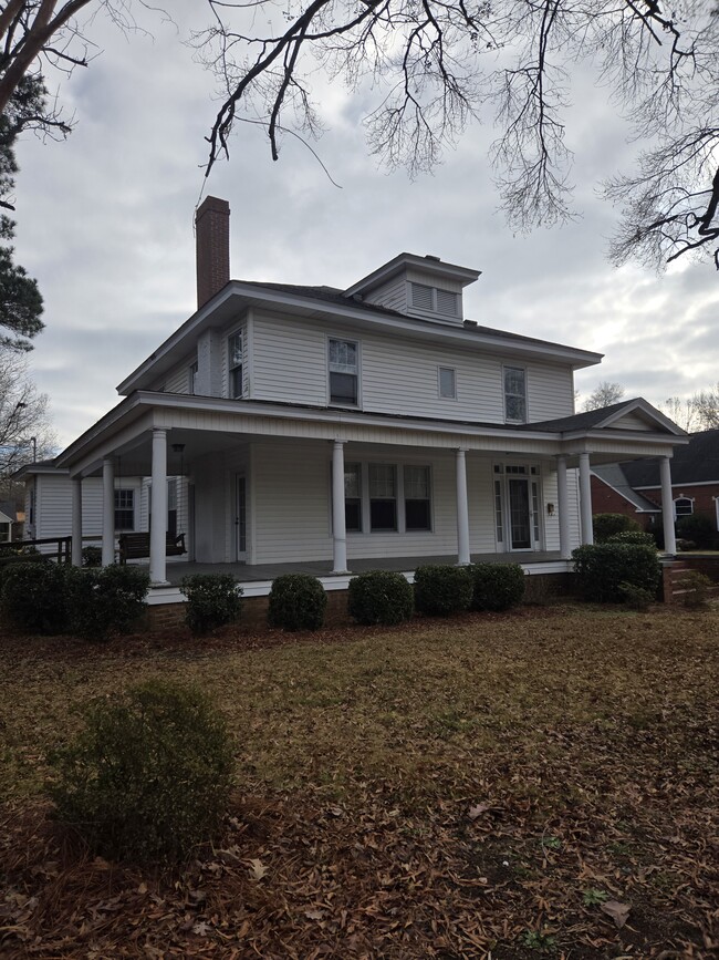 611 S Broad St, Clinton, SC 29325 - photo 2