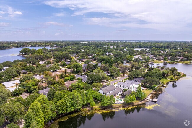 Rose Isle, surrounded by Lake Estelle, Rowena, and Sue, offers residents picturesque views.