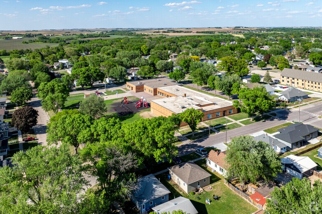 Clark Elementary School is very convenient for Le Mars families.
