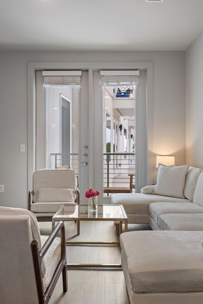 5820 1/2 Cameron Rd unit FL2-ID1303392P, Austin, TX 78723 - photo 2