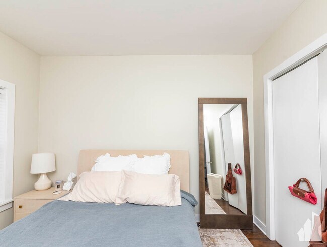 1504 W Roscoe St unit 2W, Chicago, IL 60657 - photo 5