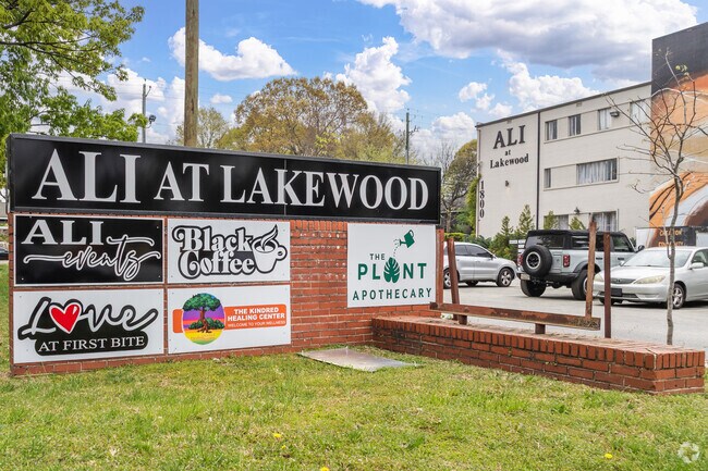 Ali at Lakewood features thriving businesses and a sought-after event space favored by residents of Leila Valley.
