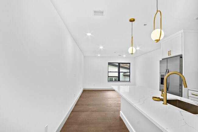 127 E Cottage St unit 5, Dorchester, MA 02125 - photo 5