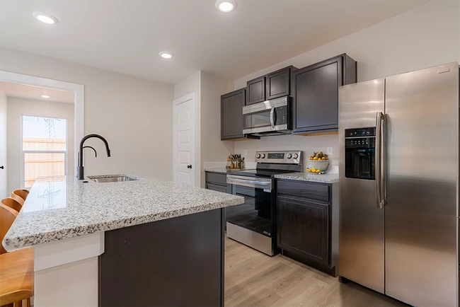 8418 10th Place unit 36490121, Lubbock, TX 79416 - photo 2