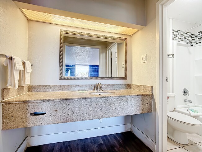 4645 N Socrum Loop Rd unit King Room, Lakeland, FL 33809 - photo 3