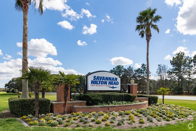 The Savannah Hilton Head International Airport is located just 10 miles north of Tremont Park.