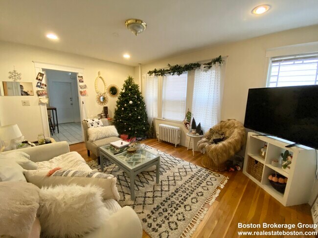 11 Romsey St unit 2, Dorchester, MA 02125 - photo 3