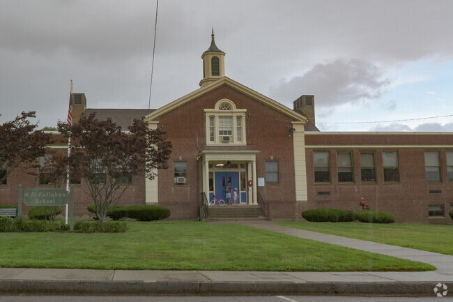 Callahan Elementary School provides education in the neighborhood of 
Norwood Country Club.