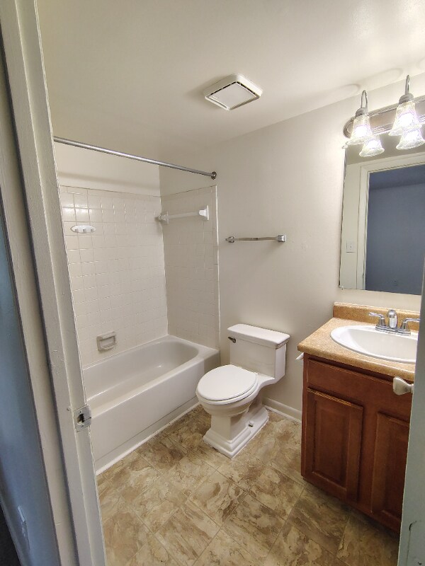 600 Reusens Rd unit J109, Lynchburg, VA 24503 - photo 2